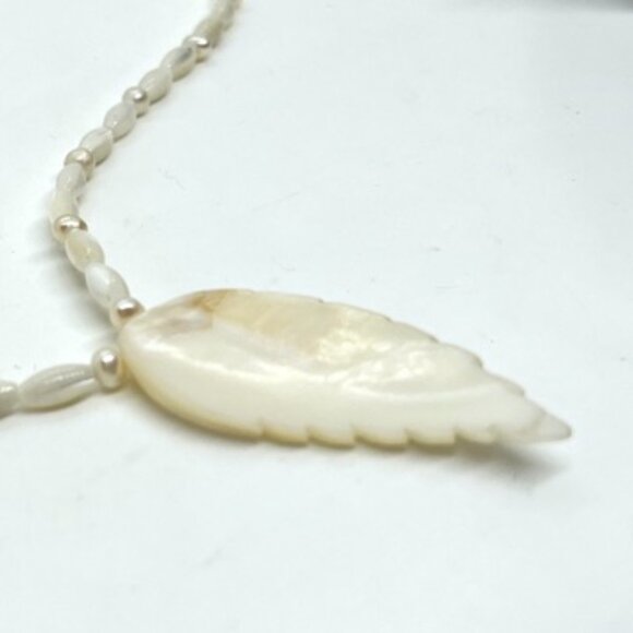 VINTAGE MOTHER OF PEARL MOP CARVED LEAF PENDANT NECKLACE PEARLS 925 STERLING - Picture 8 of 15